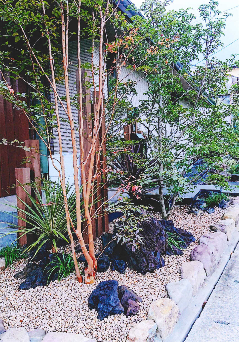 溝口造園　アプローチ・玄関前・植木・列柱・エクステリア・庭石・スタイリッシュ・和モダン