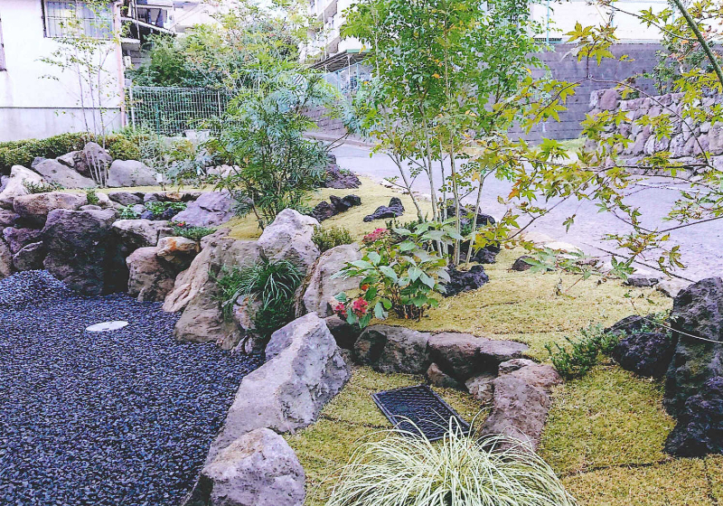 溝口造園　アプローチ・玄関前・植木・芝・庭石・岩・石垣・シック・スタイリッシュ・和モダン