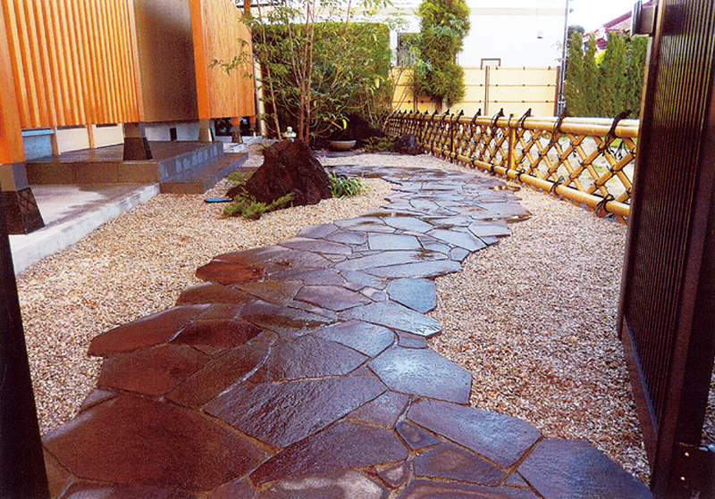 溝口造園　アプローチ・玄関前・タイル・敷石・和モダン・乱形石・曲線