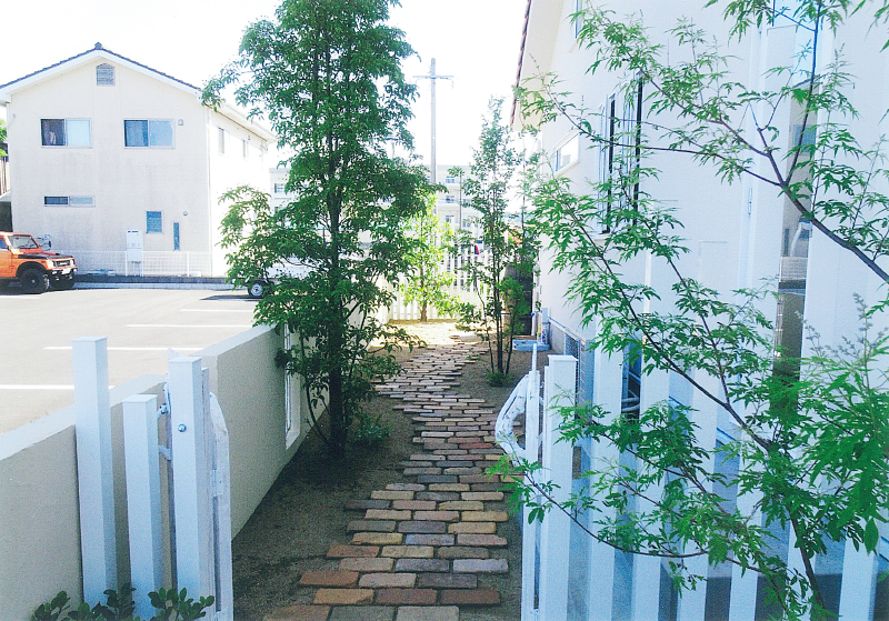 溝口造園　庭・芝・植木・敷石・乱形石・タイル・スタイリッシュ・和モダン