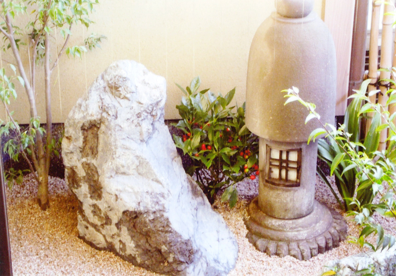溝口造園　庭・アプローチ・石畳・敷石・庭木・スタイリッシュ